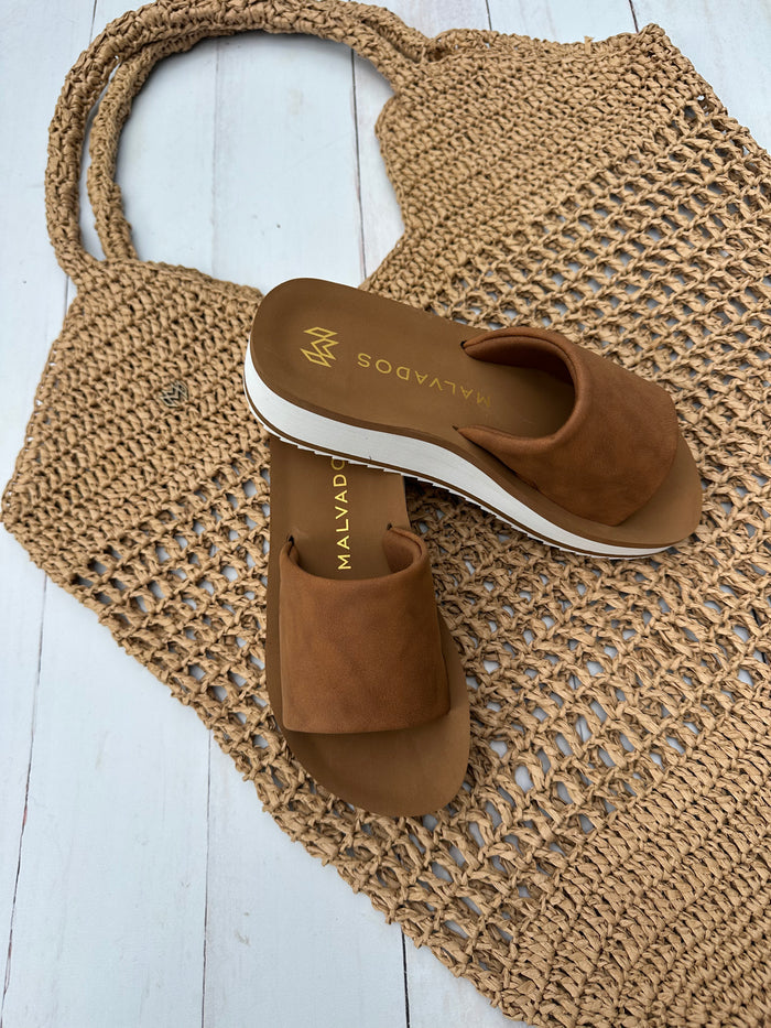Gwen Saddle platform sandal paired with the handwoven Taylor tote