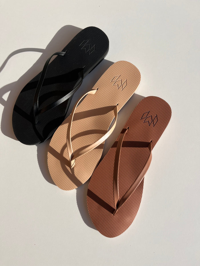 Lux minimalist flip flop with thin strap and arch support