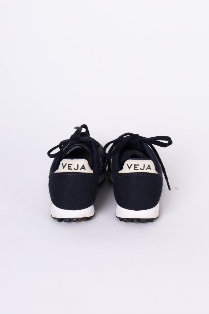 Veja Womens Black Sneakers Size EU 38