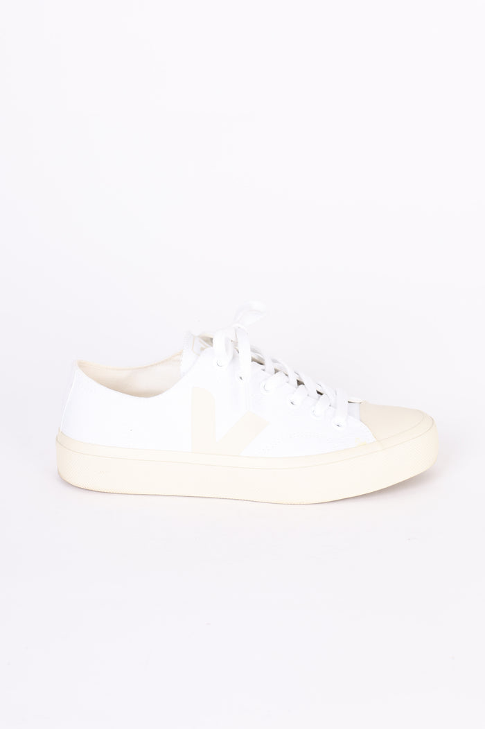 Veja Womens White Sneakers Size EU 39
