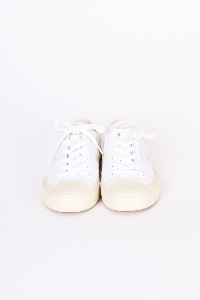 Veja Womens White Sneakers Size EU 39
