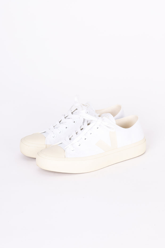 Veja Womens White Sneakers Size EU 39